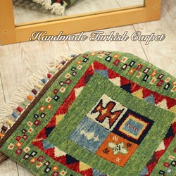 手織りの温もりを.. トルコ絨毯 ハンドメイド 座布団サイズ グリーン 緑 Turkish kilim✳︎国内送料無料