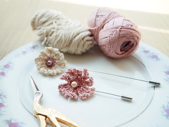 法式粉紅人造珍珠配米白蕾絲線人手編織花系胸針 BB046 第1張的照片
