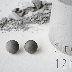 小魔女-經典款系列- 12mm圓 水泥不鏽鋼耳針（一對） 第1張的照片