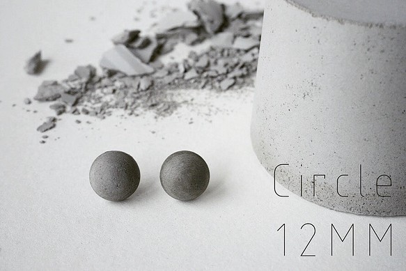 小魔女-經典款系列- 12mm圓 水泥不鏽鋼耳針（一對） 第1張的照片