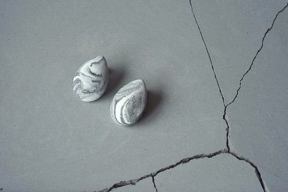 小魔女-大理石系列-水滴形 水泥不鏽鋼耳針（一對） 第1張的照片