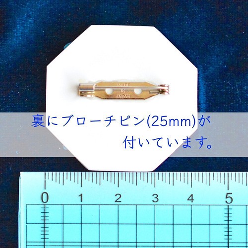 四字熟語ブローチocta 運動不足 プラ板漢字アクセサリー ブローチ ジャリ 通販 Creema クリーマ ハンドメイド 手作り クラフト作品の販売サイト