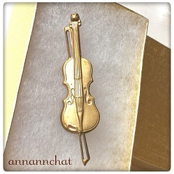 【バイオリン  (楽器　真鍮　約57ｍｍ）の　ビンテージ　ピンブローチ】ラペルピン　音楽　男女兼用　 1枚目の画像