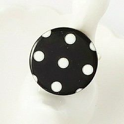 【イタリア製　polka dot　水玉　のリング】黒　白　母の日 1枚目の画像