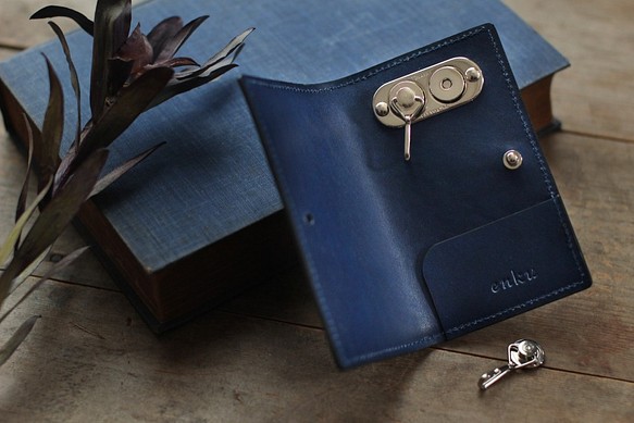 靛藍染色皮革[migaki]磁鐵可拆卸鑰匙包 第1張的照片