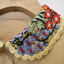 （送料無料）お花たっぷり！かわいいベージュのコットン刺繍つけ襟　【No.0429】 1枚目の画像