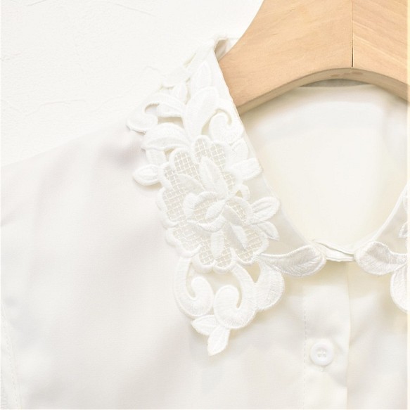 （送料無料）大きな椿の花◎シックな刺繍付け襟　（白）　　【No.0572】 1枚目の画像
