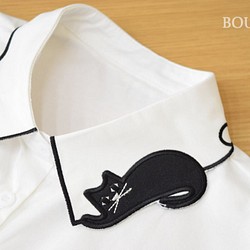 （送料無料）毛糸遊びの黒猫ちゃん刺繍のコットン付け襟【No.0193】 1枚目の画像