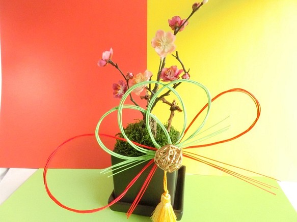 お正月飾り付き（取り外し可）春日梅　ミニ盆栽（フェイク） 光触媒加工　 1枚目の画像