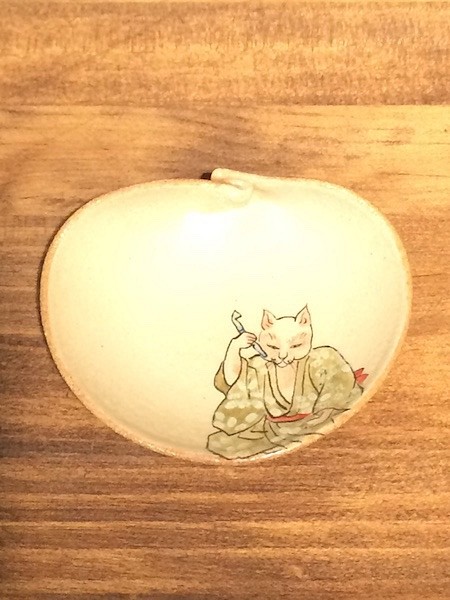 赤膚焼　国芳touch 豆皿【貝・猫親分】 1枚目の画像