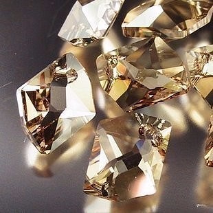 施華洛世奇Swarovski水晶元素, 奧地利進口  20mm 金香檳 奇異型寶石 2顆裝 第1張的照片