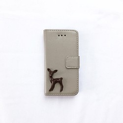 【SALE】森のバンビのiPhoneSE/5s/5手帳型スマホケース 1枚目の画像