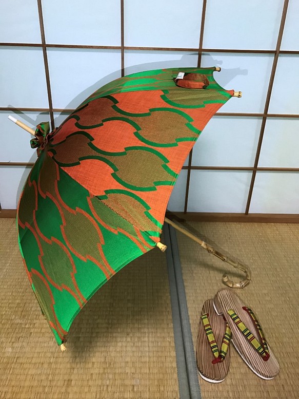晴雨兼用日傘　de　着物　雨ゴート　オレンジ＆グリーン 1枚目の画像