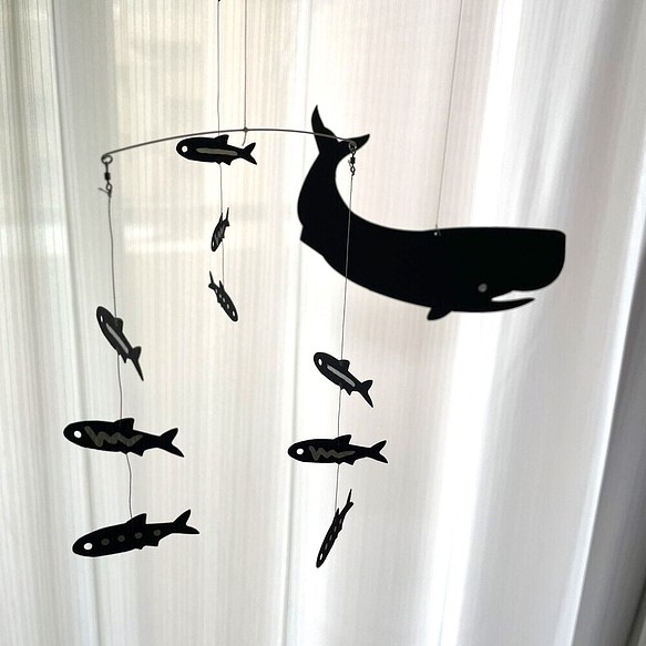 【リサイズ版】クジラと小魚 1枚目の画像