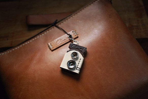 ONE +純粋な手作りカメラスタイルの携帯電話のストラップ、携帯電話の魅力 1枚目の画像