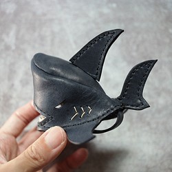 植鞣 牛革 純手工製 鯊魚 鑰匙包 鑰匙圈 深藍色 第1張的照片