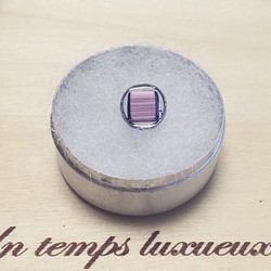 メンズピアス　茶紫×シルバー　キューブ加工　樹脂ポスト 1枚目の画像