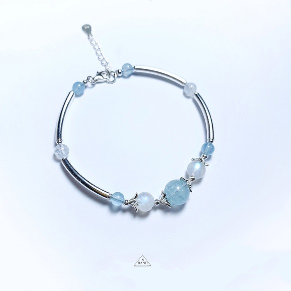 冰雪女神的冠冕-月光石.海藍寶設計款手鍊 第1張的照片