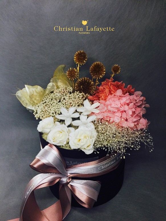 【CLF花藝】粉白色系手做不凋花與乾燥花盒花設計 第1張的照片