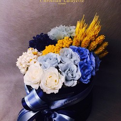 【CLF花藝】夏日豔陽 藍黃色系手做不凋花與乾燥花盒花設計 第1張的照片