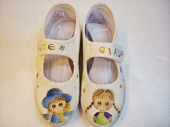 可愛手工彩繪童鞋 可客製 二童嬉戲系列 第1張的照片