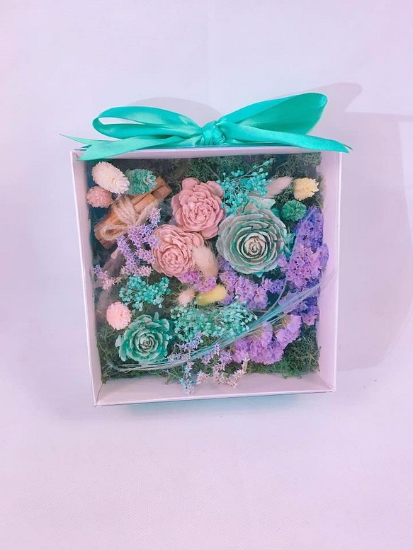 綠色系花盒 乾燥花 木玫瑰 花盒 花禮 生日禮物 情人節禮物 第1張的照片