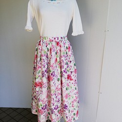きれいな花柄リネンのロングスカート（ボタニカル柄） 1枚目の画像