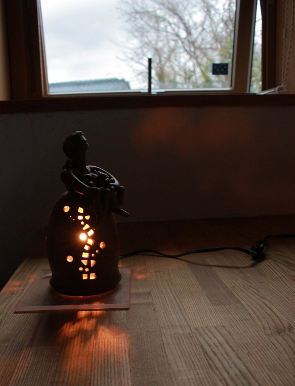 ランプ・照明　明かり灯る人形　　『純喫茶くりいま』 1枚目の画像