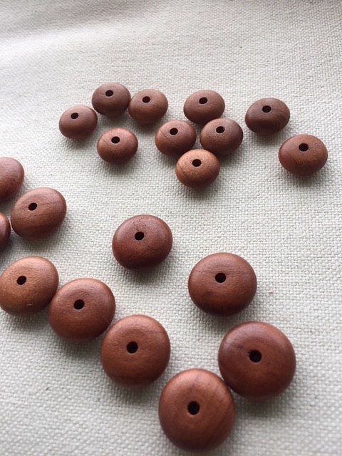 ウッドビーズ（wooden beads）梅　アソートセット　計20個 1枚目の画像