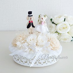 ウェディングベアと白いお花　リングピロー　プリザーブドフラワー　ウェディング　ご結婚祝い　 1枚目の画像
