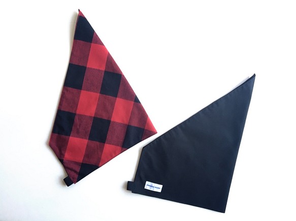 【送料無料】リバーシブル大人用三角巾 赤黒チェック×ブラック 1枚目の画像
