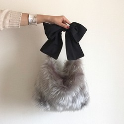 【冬物SALE2/25まで】 3way eco fur ribbon tote bag（シルバーグレー） 1枚目の画像