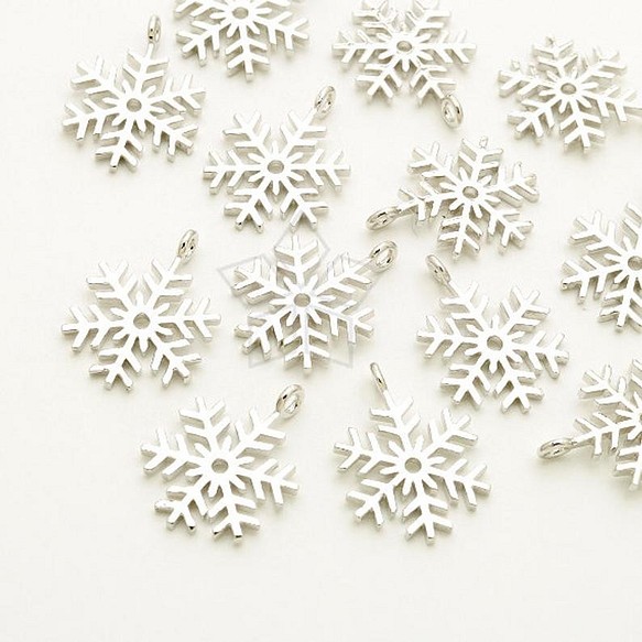 【2個入り】雪の結晶チャーム、冬のアイテム、雪の花ネックレス、15㎜、シルバ―/PD-1811-OR 1枚目の画像