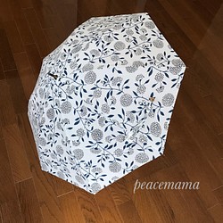 フラワープリントの日傘（ホワイト） 1枚目の画像
