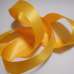 サテンリボン黄色系（25mm幅４m）温かみのあるイエロー系 1枚目の画像