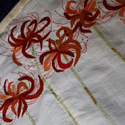 ヴィンテージ着物のタペストリー　曼珠沙華　布絵　秋の陽に 1枚目の画像