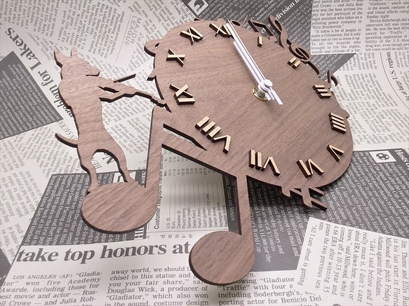 ちいさな掛け時計（バイオリン犬） 1枚目の画像