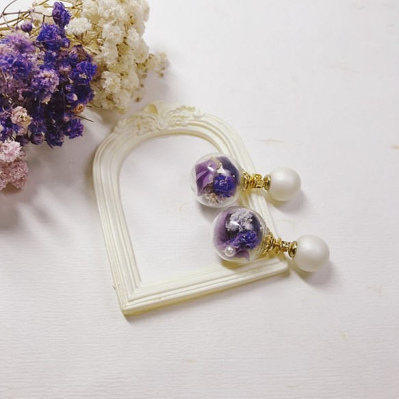 花之穹頂 玻璃花球  日本珍珠後置式雙用耳環  紫色系 第1張的照片