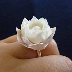 和紙で作った純白のおりがみ花リング/指輪 1枚目の画像