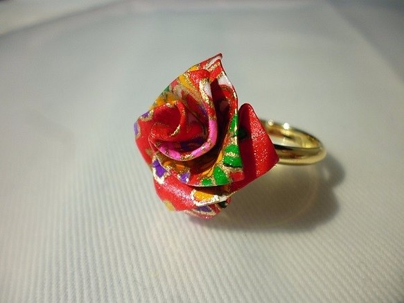 手染め友禅和紙使用　おりがみリング　指輪　赤いバラ 1枚目の画像