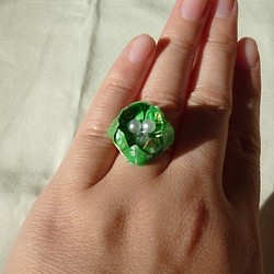 手染め友禅和紙使用　おりがみリング　指輪　緑のハス 1枚目の画像