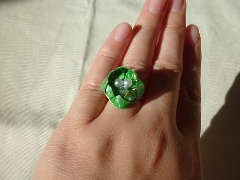手染め友禅和紙使用　おりがみリング　指輪　緑のハス 1枚目の画像