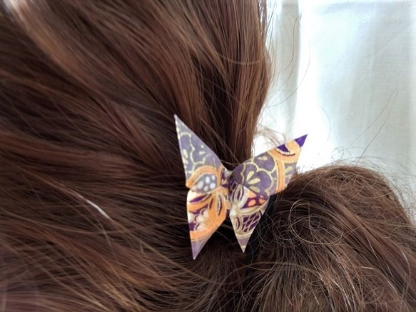 手染め友禅和紙使用　おりがみかんざし　髪飾り　紫の蝶 1枚目の画像