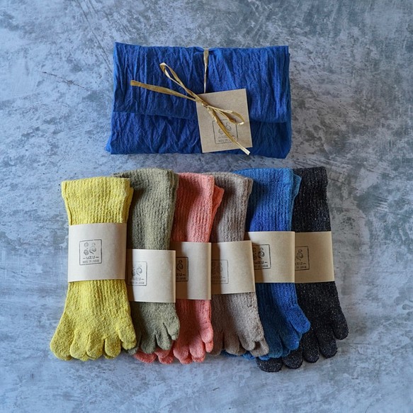 【禮品套裝】真絲5指襪/22-24cm/3色套裝+毛巾包 第1張的照片