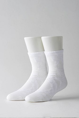 瓷白 DIZY ／ Porcelain White 刻印結構襪 第1張的照片