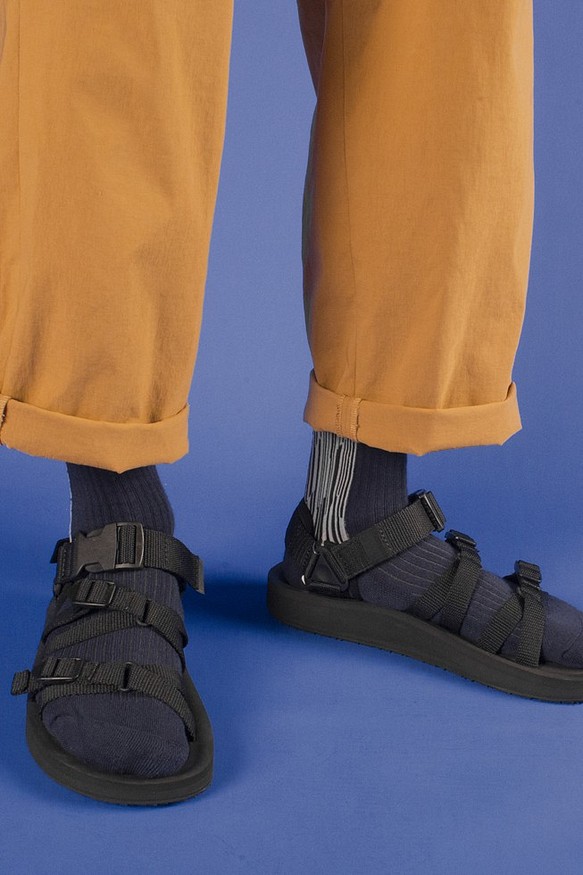 藏灰 LANDING series 造型中筒襪 第1張的照片