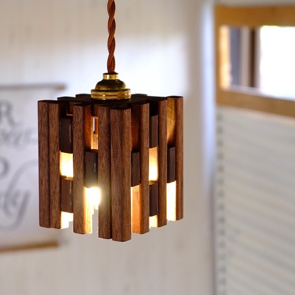 天然木のwood lamp エボニー×ウォルナット ペンダントライト 1枚目の画像