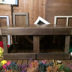 古い木製の椅子木製コーヒーテーブル椅子チェアバスドライフラワーの花のベッドの茶の小道具の本棚の金の工業風農村風の食料品北欧ビニー 1枚目の画像