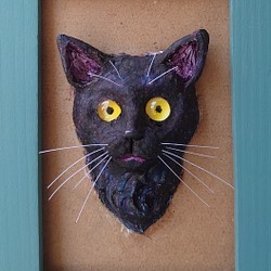 宝石瞳の黒猫の肖像画(ピアスイヤリングホルダー)