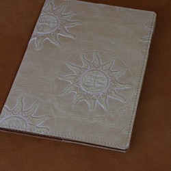 手帳カバー　太陽（薄黄色） 1枚目の画像